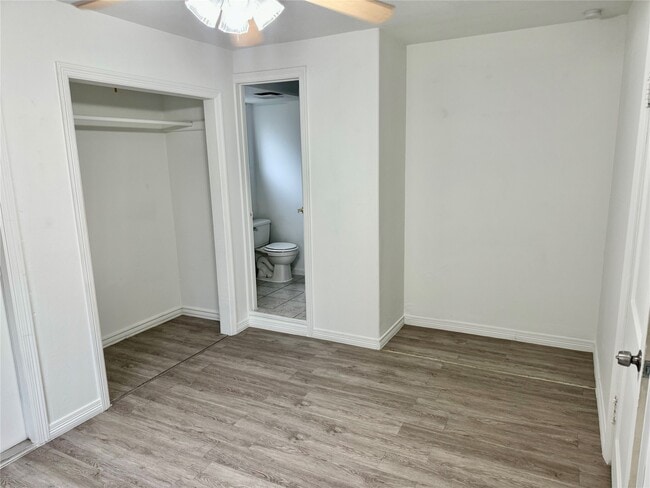 Building Photo - 3914 Ella Blvd