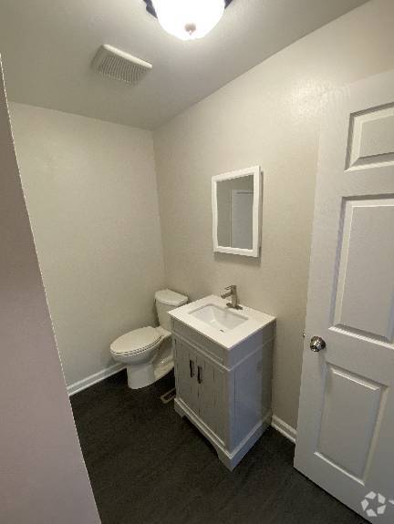 Building Photo - 2 Bedroom Apt for rent
