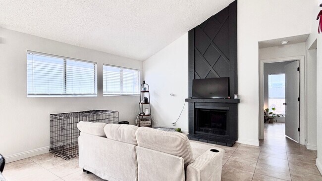 Building Photo - Fantastic 4 bedroom home with a 1 car garage and driveway space for additional car! Backyard and ...