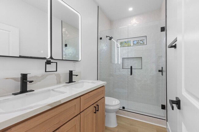 Building Photo - 6704 Saranac St