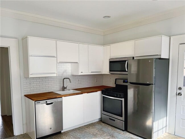 Building Photo - 471 Page Ave NE