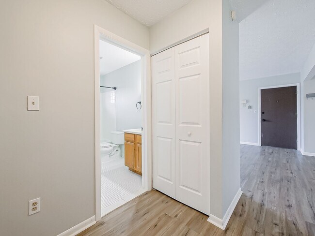 Building Photo - 125 E Van Riper Rd