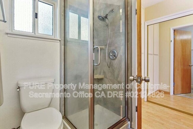 Building Photo - 8916 Fashion Dr
