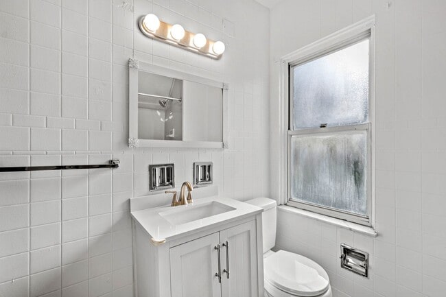 Building Photo - Updated 3 Bedroom home in Carrick availabl...