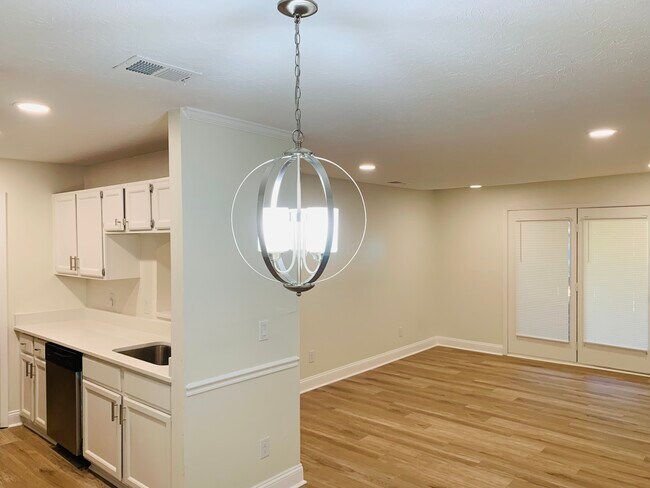 Building Photo - 524 Warm Springs Cir