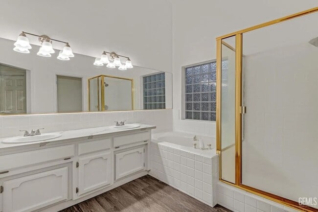 Building Photo - 14004 Las Entradas - Gorgeous NW remodeled...