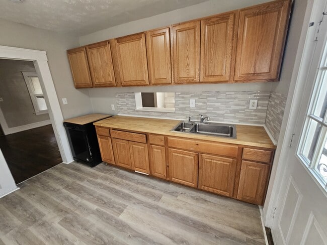 Building Photo - 4916 E 85th St