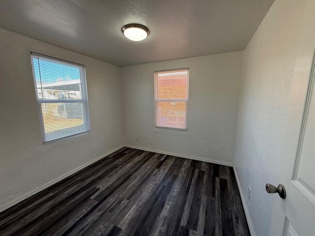 Building Photo - 4400 NE 16th Terrace