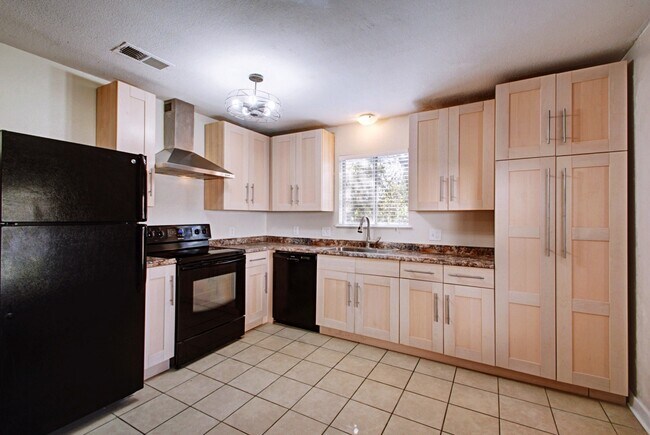 Building Photo - 6407 Auburn Dr