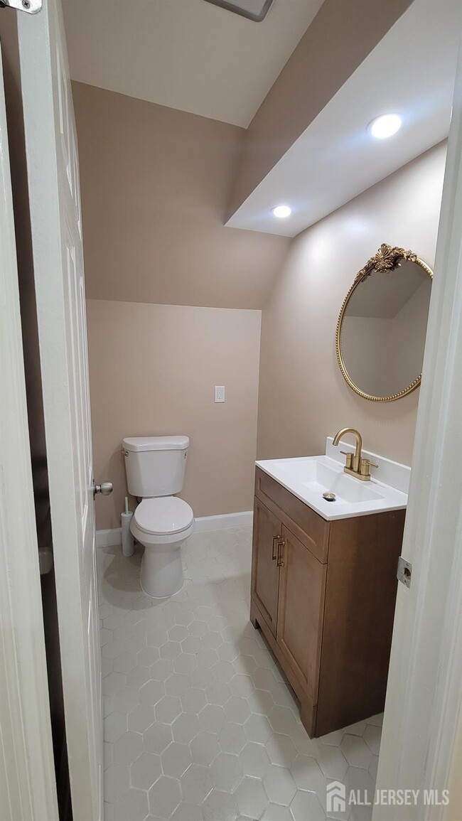 Building Photo - 138 Longfield Ct