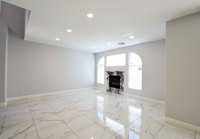 Building Photo - Charming Mediterranean-Style Townhome in G...