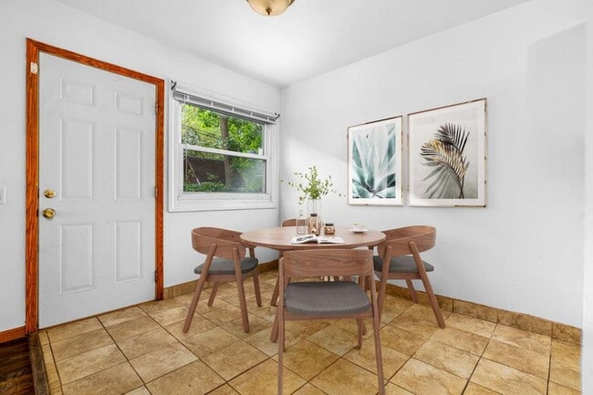 Building Photo - 4321 Britta Dr, Unit 1