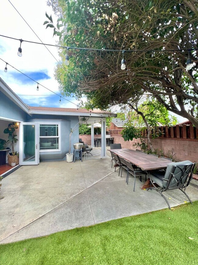 Building Photo - Spacious Remodeled Home Near El Dorado Park