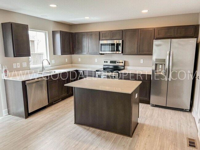 Building Photo - 4 Bedroom 3.5 bathrooms with a walkout finished basement in Norwalk