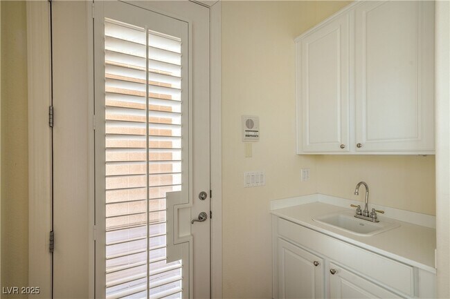 Building Photo - 2180 Waterton Rivers Dr