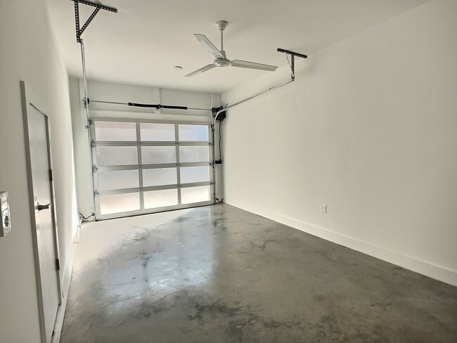 Building Photo - Flat for Rent in Hampstead!