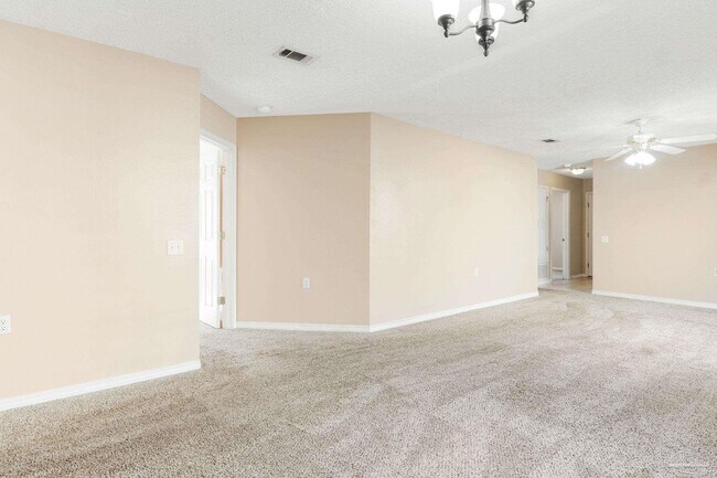 Building Photo - 139 Wildflower Ln