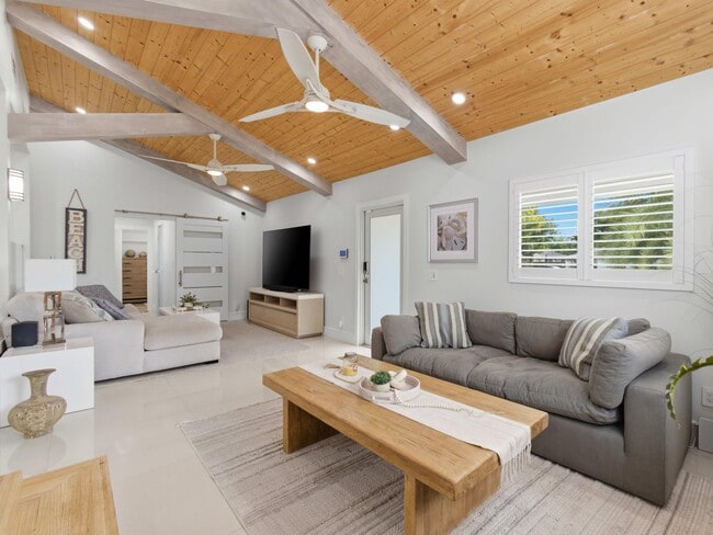 Building Photo - 2210 NE 3rd Ave