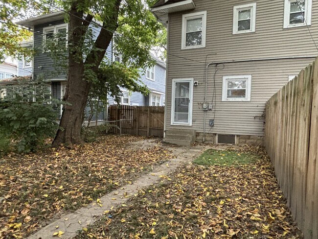Building Photo - 4246 Graceland Ave