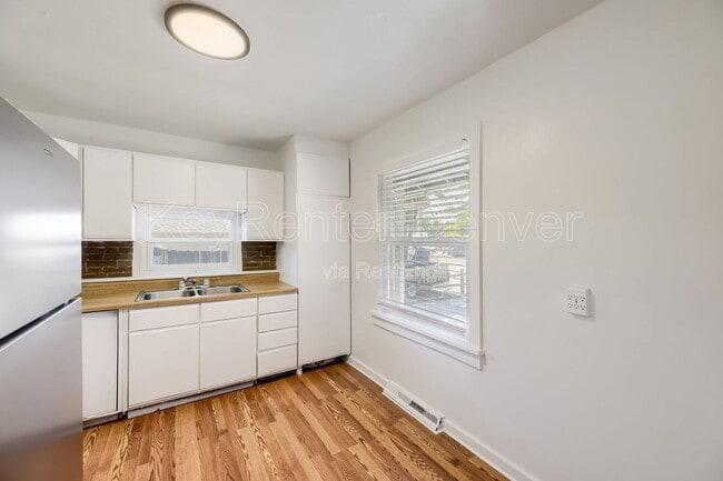 Building Photo - 1220 Upham St