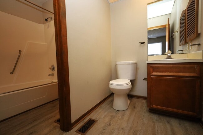 Building Photo - 1307 Baytree Dr