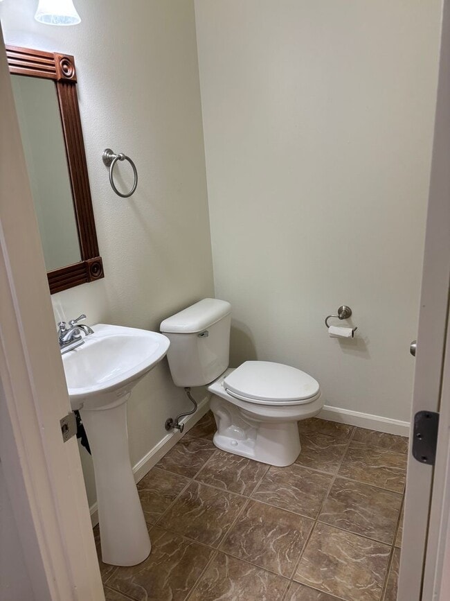Building Photo - Lovely Corner Lot Home facing Sun Meadow Park