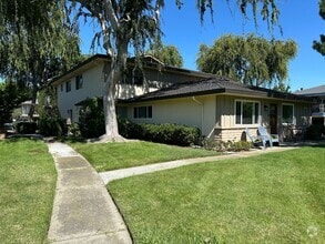 Building Photo - Townhouse 2 bedroom 1 bath, new paint. new...