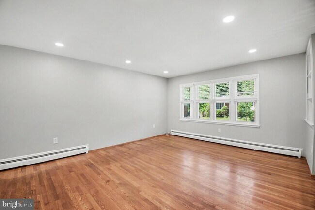 Building Photo - 4522 Glendale Rd