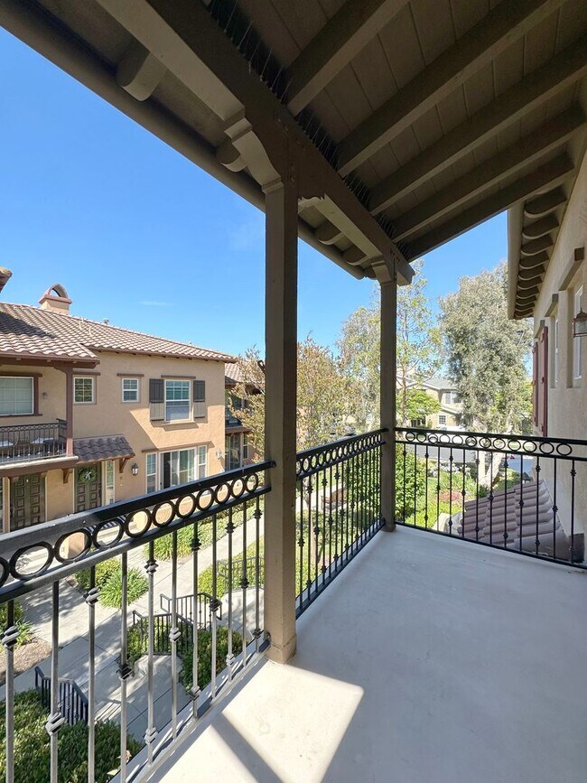 Building Photo - 2 BEDROOM 2.5 BATHROOM WITH LOFT HOME IN HIGHLY DESIRED BERKSHIRE TRACK