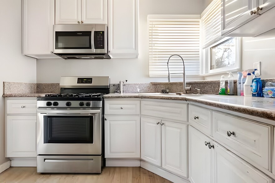 Building Photo - 3911 W Verdugo Ave