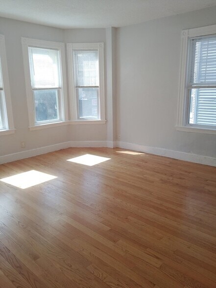 Building Photo - 3145 Washington St