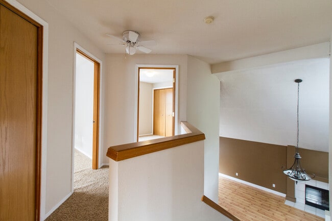 Building Photo - Lovely Corner Home in Quiet Neighborhood w...