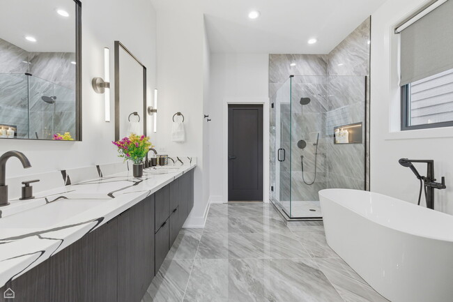 Building Photo - 4210 W 5th Ave