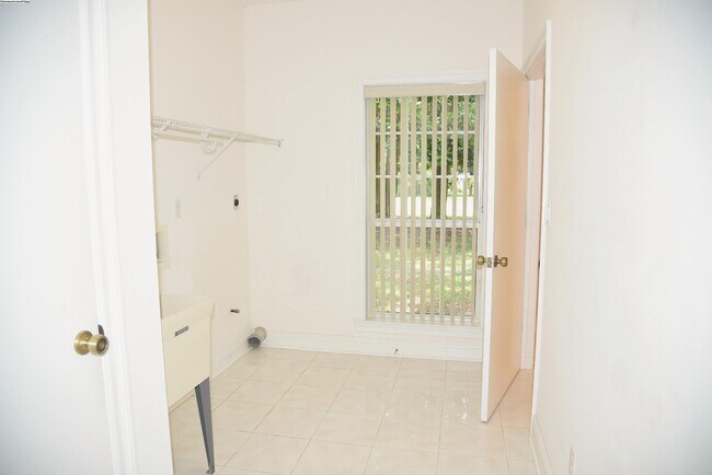 Building Photo - 218 Windward Cove N