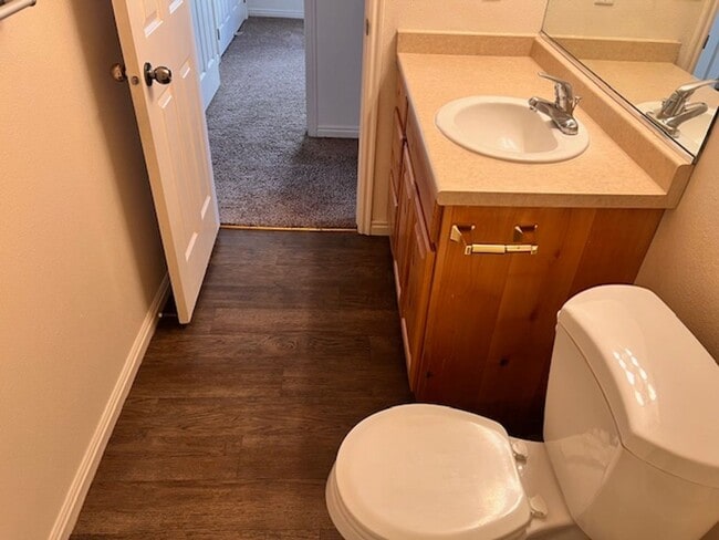 Building Photo - 3 Bed 2 bathroom house