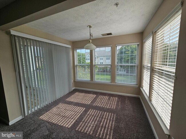 Building Photo - 2443 Blue Spring Ct