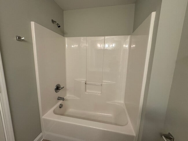 Building Photo - MOVE-IN READY!