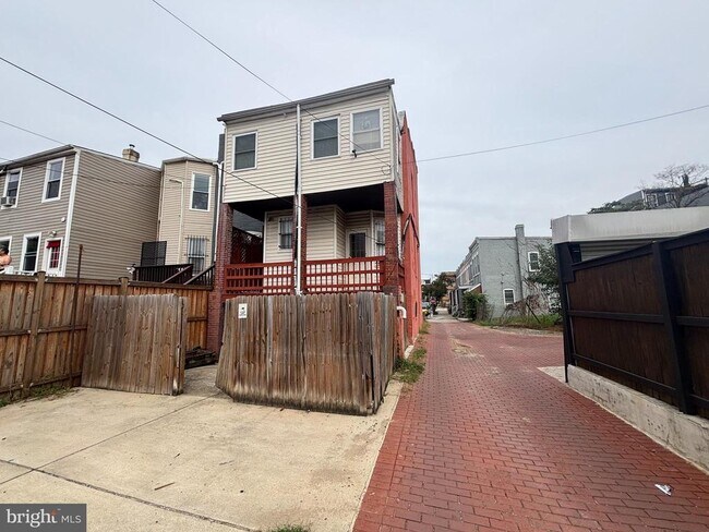 Building Photo - 600 Keefer Pl NW