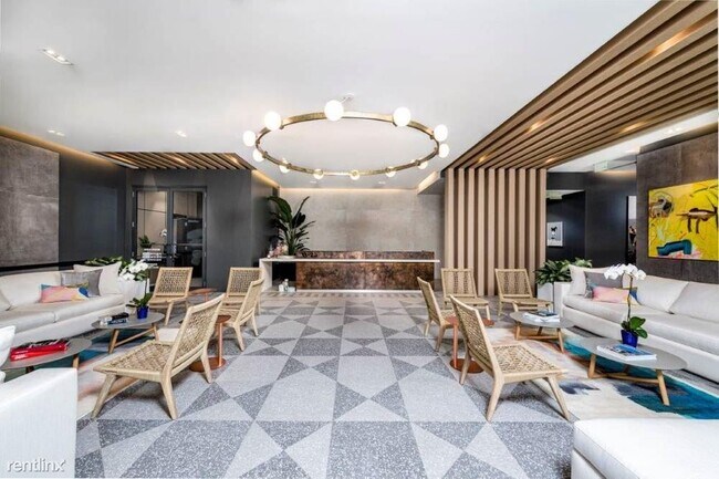 Building Photo - Studio, 1 bath  - 2531 NW 2nd Ave