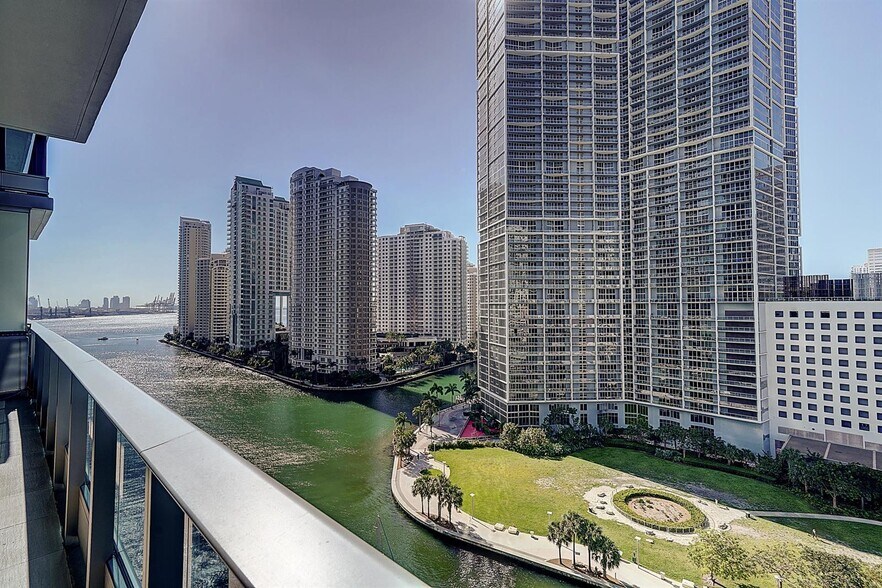 Building Photo - 200 Biscayne Boulevard Way