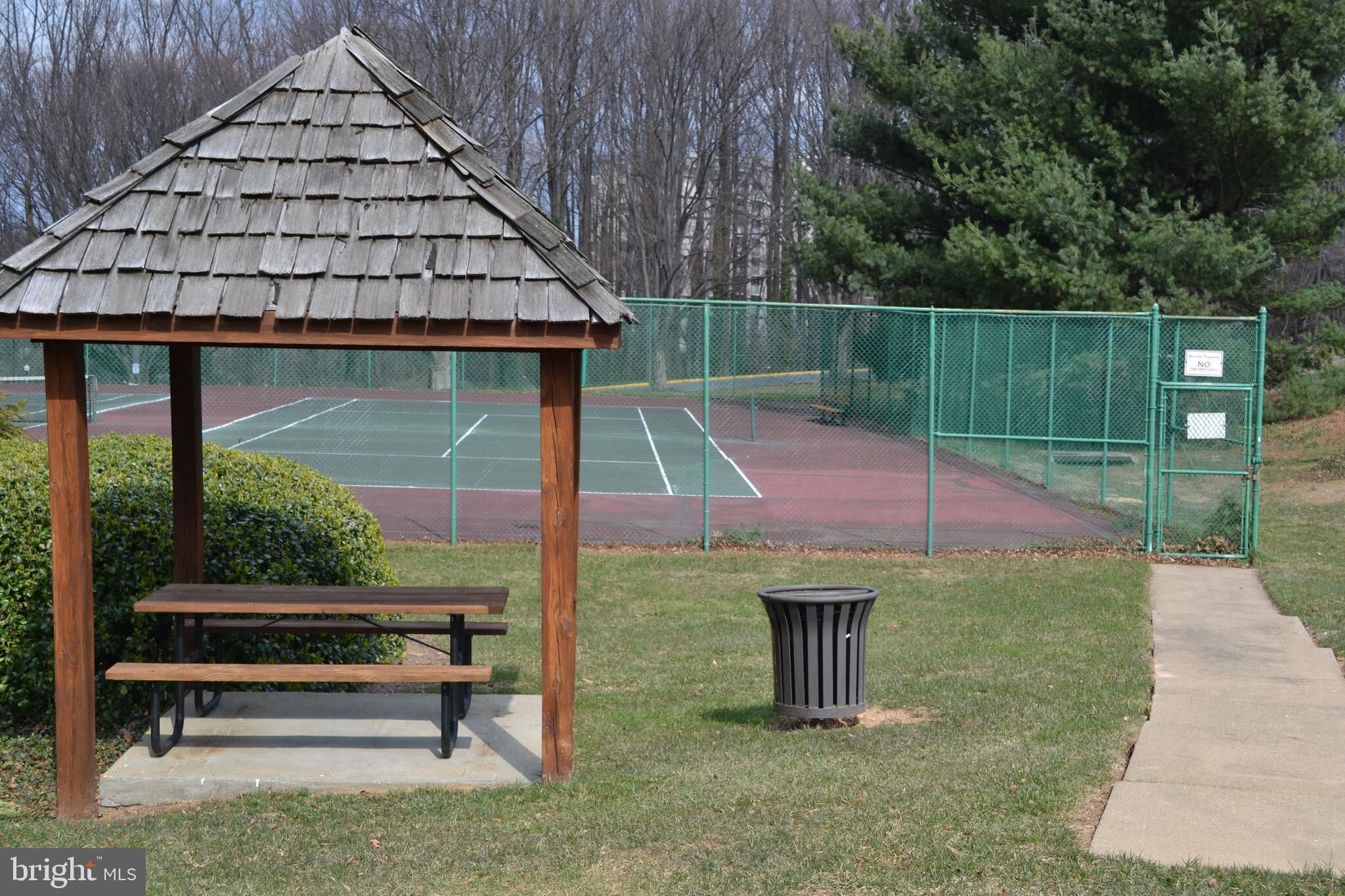 Tennis courts - 2300 Pimmit Dr