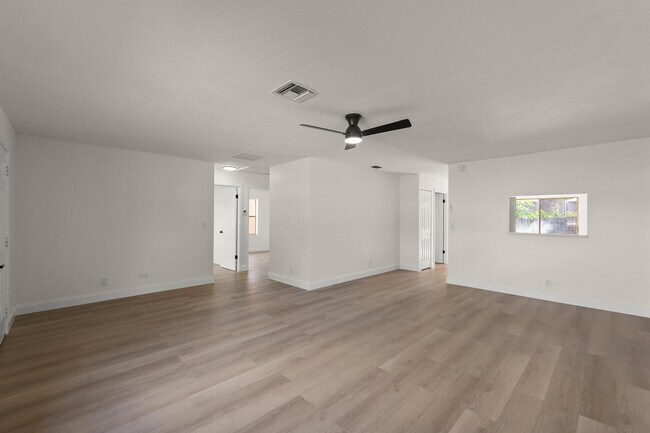 Building Photo - 7406 Willow Spring Cir N