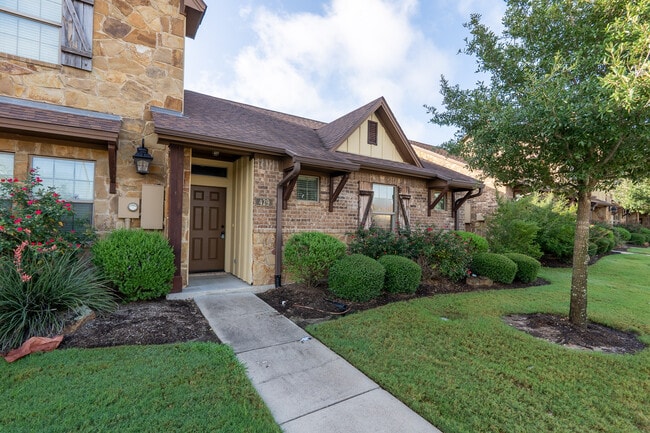 Building Photo - 312 Newcomb Ln
