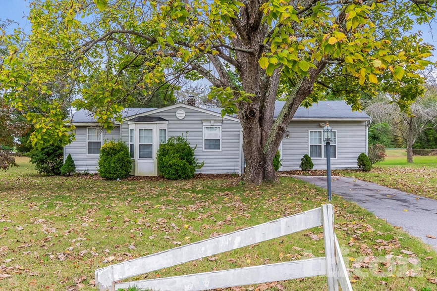 Primary Photo - 5150 Wolfe Dr