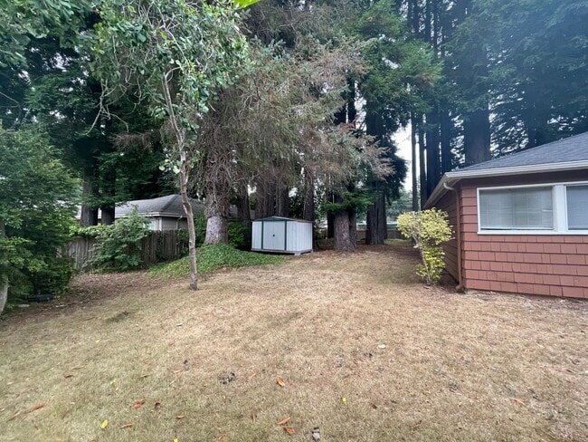 Building Photo - Charming Pet Friendly, 3-Bedroom 1-Bath, p...