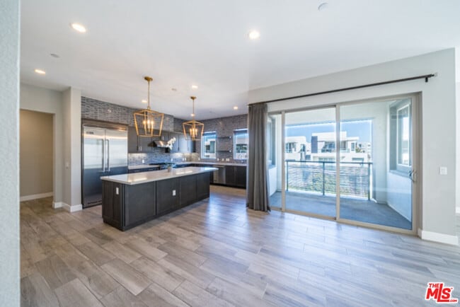 Building Photo - 5837 Village Dr