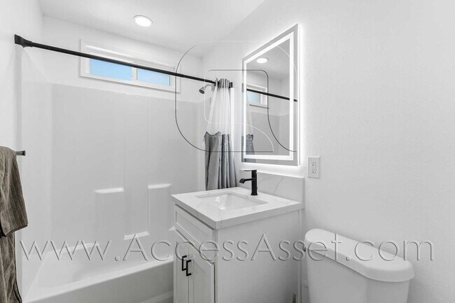 Building Photo - 434 Highland Ave