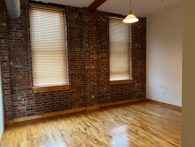 Building Photo - Downtown Bridgeport 1-Bed, 1-Bath with All...