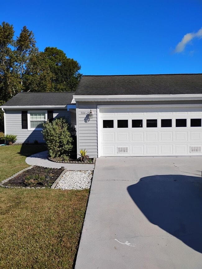 Building Photo - Gleneagles Drive