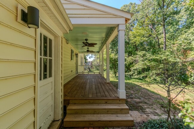 Building Photo - 428 Ingleside Dr